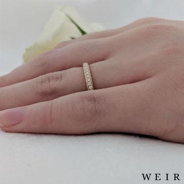 Yellow gold Round brilliant cut diamond line band