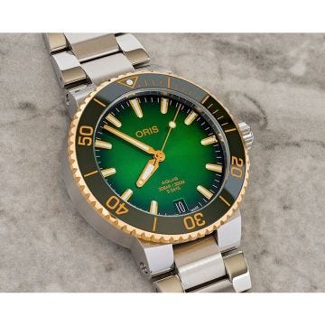 Aquis Date Calibre 400 41.5mm, Green Dial, Automatic Movement, Stainless Steel Case, Stainless Steel Bracelet Watch