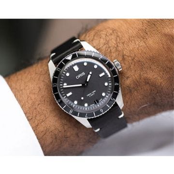 Divers Sixty-Five Date 40mm Black Dial Automatic Movement Stainless Steel Case Leather Strap Watch