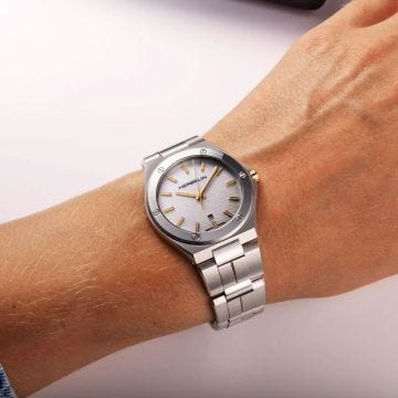 Cap Camarat 33mm, Mother of Pearl Dial, Quartz Movement, Stainless Steel Watch