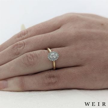 18ct yellow gold 0.33ct E VS2  Oval cut Diamond Engagement Ring
