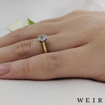 18ct yellow gold 0.30ct G VVS2  Oval cut Diamond Engagement Ring