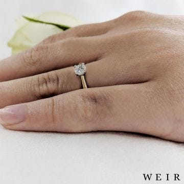 18ct yellow gold 0.30ct E VS2  Round brilliant cut Diamond Engagement Ring