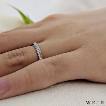 Platinum Round brilliant cut diamond line band