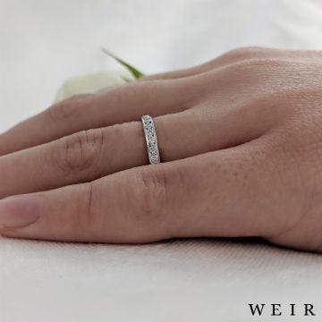 Platinum Round brilliant cut diamond line band