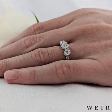 Platinum 0.41ct F VS2  Round brilliant cut Diamond Engagement Ring