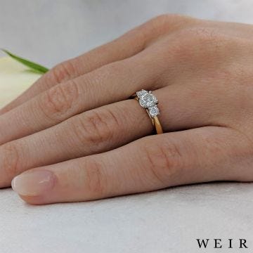 18k yellow gold 0.50ct E SI1  Round brilliant cut Diamond Engagement Ring