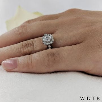 Platinum 0.40ct G VS2  Round brilliant cut Diamond Engagement Ring