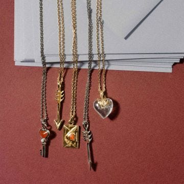 Photo of the Goossens Arrow Pendant Gold Plated Necklace – Sleek Gold Plated Necklace with Arrow Pendant – GOOH24NE21YG01