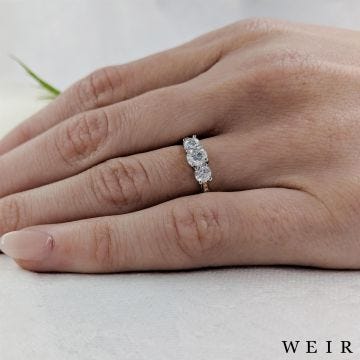 18k yellow gold 0.30ct F VS2  Round brilliant cut Diamond Engagement Ring