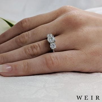 Platinum 0.96ct E SI1  Round brilliant cut Diamond Engagement Ring