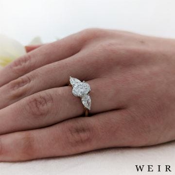 18k yellow gold Lab Grown 1.50ct E VS1  Oval cut Lab Grown Diamond Dress Ring