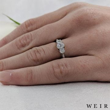 Platinum 0.34ct F SI1  Oval cut Diamond Engagement Ring