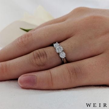 Platinum 0.35ct G VS2  Round brilliant cut Diamond Engagement Ring