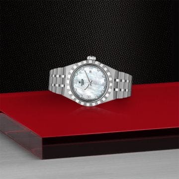 Royal Mother of Pearl Dial 28mm Steel Bracelet Watch