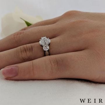 18k yellow gold 0.70ct F VS1  Oval cut Diamond Engagement Ring