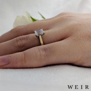 18k yellow gold 0.90ct D VS1  Emerald cut Diamond Engagement Ring