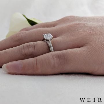 18k yellow gold 0.70ct F VS2  Round brilliant cut Diamond Engagement Ring