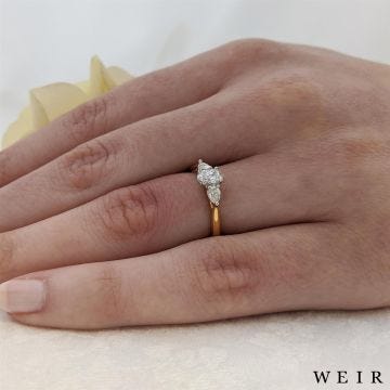 18k yellow gold 0.30ct F VS1  Oval cut Diamond Engagement Ring