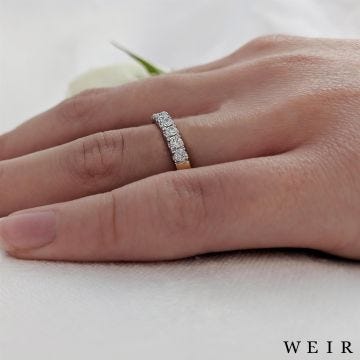 18k yellow gold Round brilliant cut diamond line band