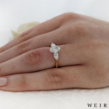18k yellow gold 0.70ct E VS2  Oval cut Diamond Engagement Ring