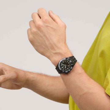 Black Sea Nettle 44mm Black Dial Quartz Silicone Strap Watch